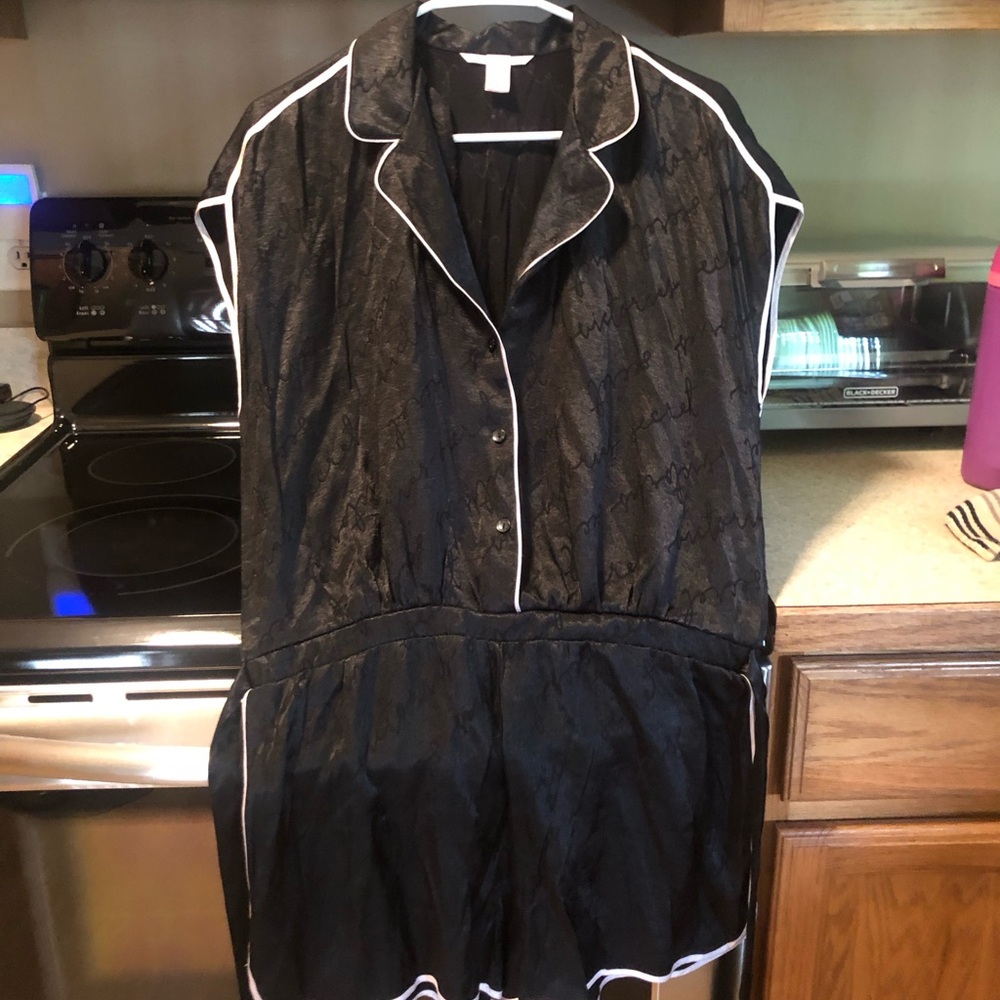 Women’s Black VS Sleep Romper Size L